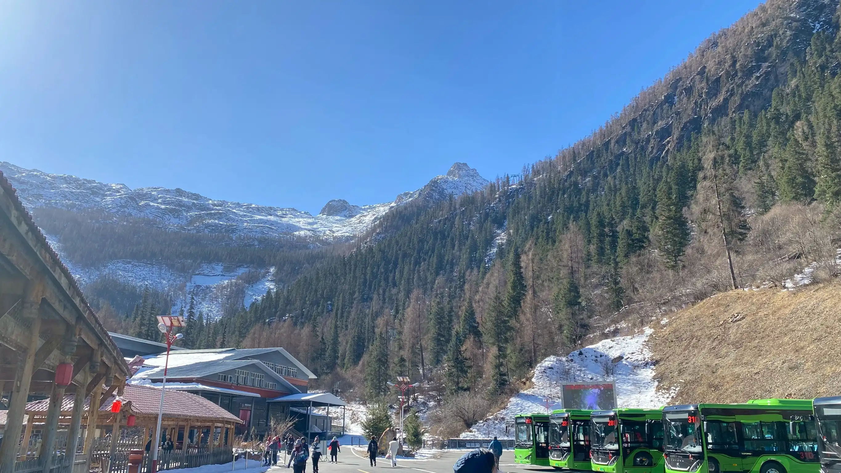 เที่ยวภูเขาสี่ดรุณี (Four Girls Mountain) เสฉวน