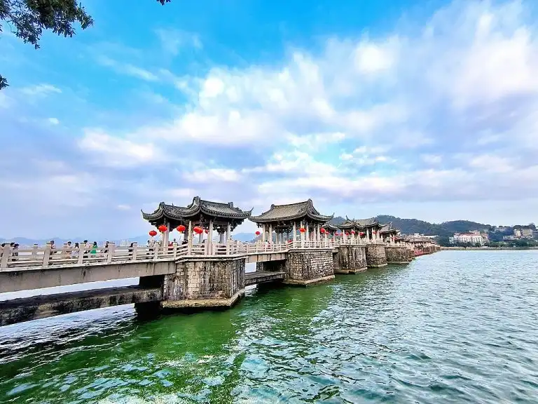 Credit :  Wife of Jason M. C., Han Cynthia Yang, Gao/commons.wikimedia.org