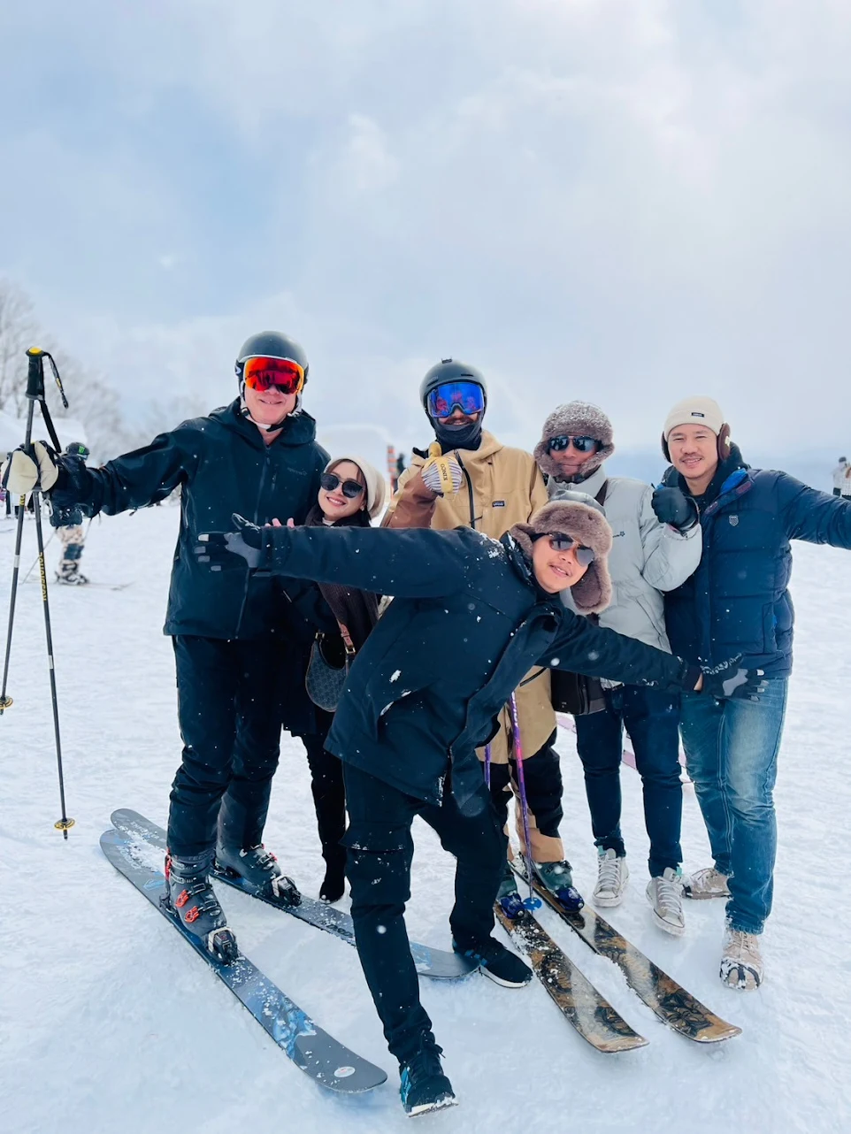 ก่อนเดินทางแอดมินทัวร์ถุงทองบริการดีค่ะ ระหว่างทริปไกด์มินดูแลดีไม่มีอุปสรรค สถานที่ท่องเที่ยวสวยงามมากๆคะ